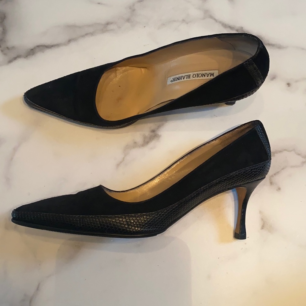 Manolo Blahnik Black Suede and Leather Pumps Size 39